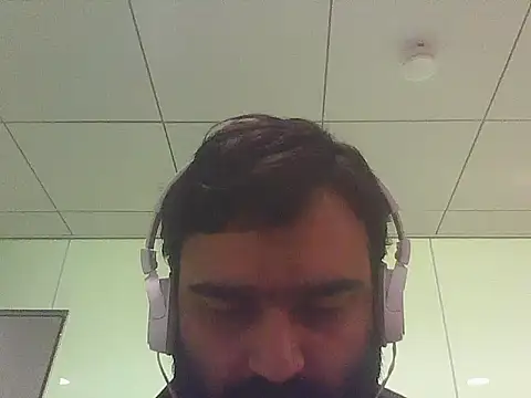 Snapshot of JohnBond009 chatting on May 2026 08:10:02 AM JohnBond009 online show from May 2026 08:10:02 AM