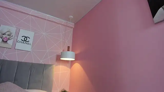 dolly zoe online show from December 2025 09:42:02 PM