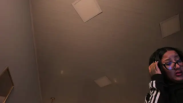 Snapshot of ayshel__ chatting on November 2025 05:28:02 AM ayshel online show from November 2025 05:28:02 AM