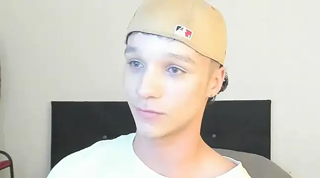 Snapshot of angelcortes chatting on December 2024 10:46:02 PM angelcortes online show from December 2024 10:46:02 PM