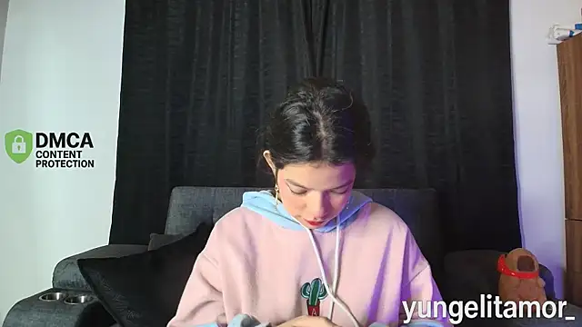 yungelitamor  online show from September 2025 05:01:02 AM