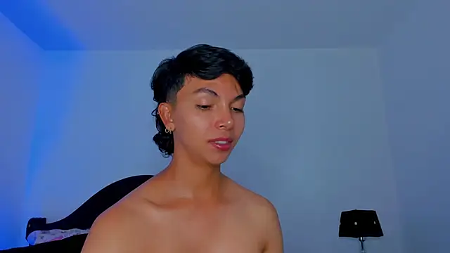 xhenisa  online show from September 2025 09:37:01 PM