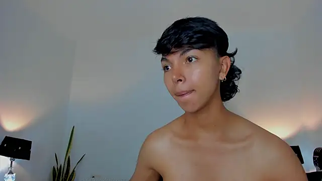 xhenisa  online show from March 2026 04:46:01 PM