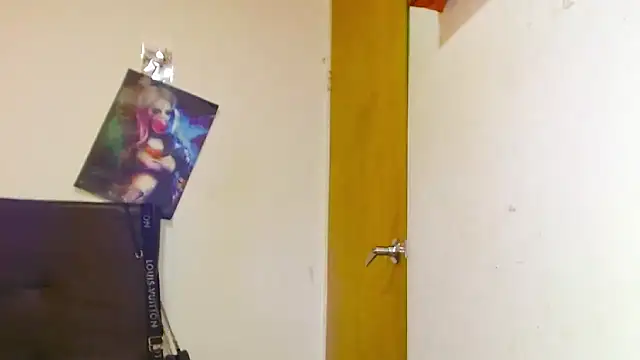 Snapshot of Queen_camila chatting on January 2025 04:08:01 PM Queen camila online show from January 2025 04:08:01 PM