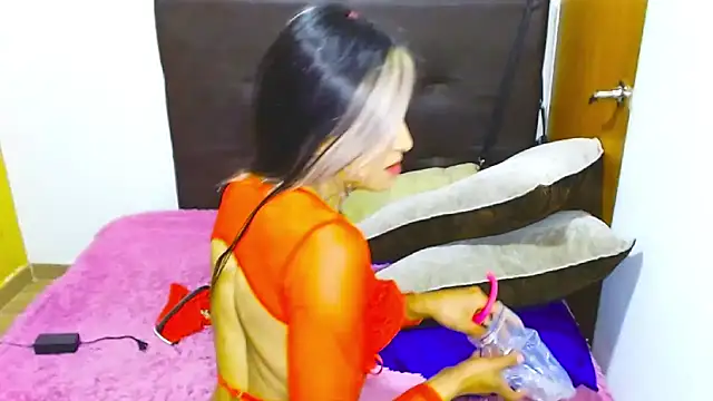 Snapshot of Queen_camila chatting on February 2025 12:37:01 AM Queen camila online show from February 2025 12:37:01 AM