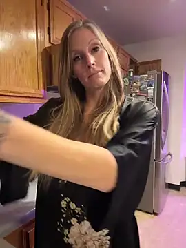 ItsDanniG online show from November 2025 02:10:01 AM