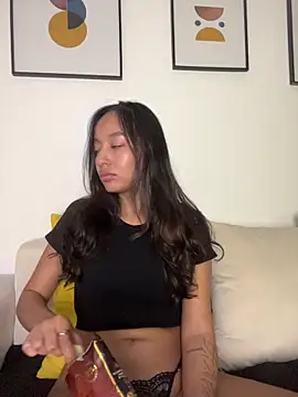 Snapshot of DianaHopson chatting on February 2026 01:13:02 AM DianaHopson online show from February 2026 01:13:02 AM