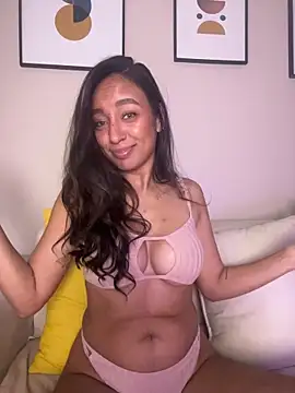 Snapshot of DianaHopson chatting on February 2026 01:56:02 PM DianaHopson online show from February 2026 01:56:02 PM