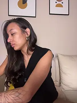 Snapshot of DianaHopson chatting on February 2026 02:11:01 AM DianaHopson online show from February 2026 02:11:01 AM