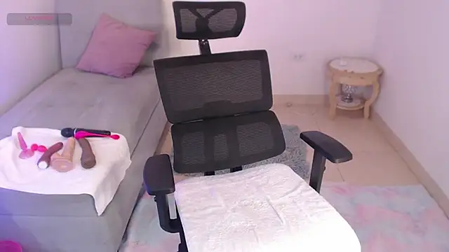 lilian prada online show from March 2025 05:05:01 PM