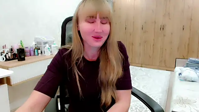 EveLove33 online show from November 2025 04:58:02 PM