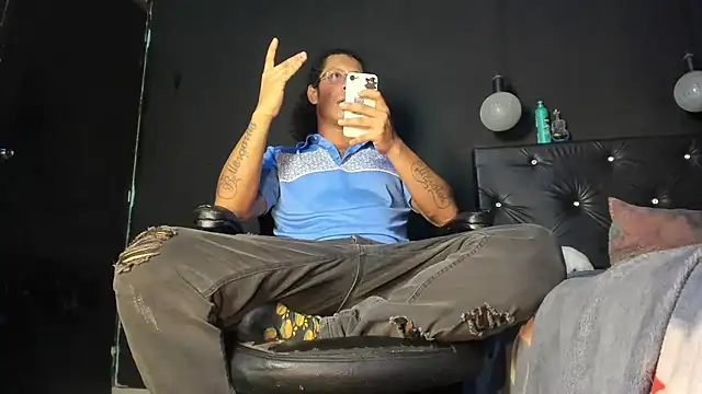 Snapshot of FuckHardlove chatting on June 2026 06:48:02 AM FuckHardlove online show from June 2026 06:48:02 AM