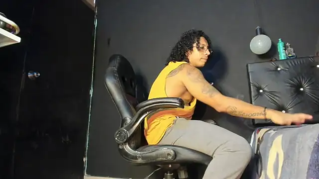 Snapshot of FuckHardlove chatting on June 2026 03:42:01 AM FuckHardlove online show from June 2026 03:42:01 AM