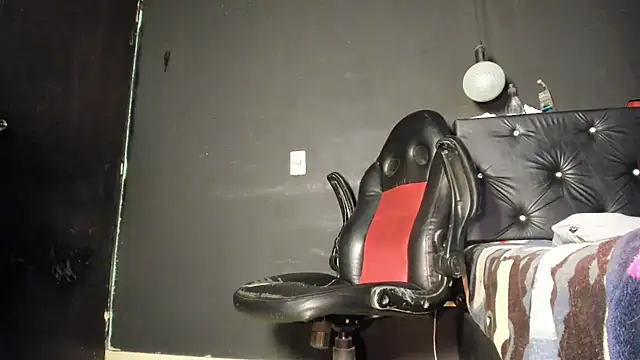 Snapshot of FuckHardlove chatting on June 2026 03:25:01 AM FuckHardlove online show from June 2026 03:25:01 AM