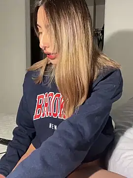 Snapshot of Ameellie chatting on March 2025 06:23:02 PM Ameellie online show from March 2025 06:23:02 PM