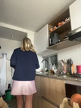 Snapshot of Ameellie chatting on October 2025 06:08:01 PM Ameellie online show from October 2025 06:08:01 PM