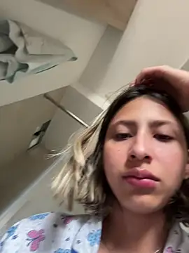 Snapshot of Ameellie chatting on November 2025 04:06:02 PM Ameellie online show from November 2025 04:06:02 PM