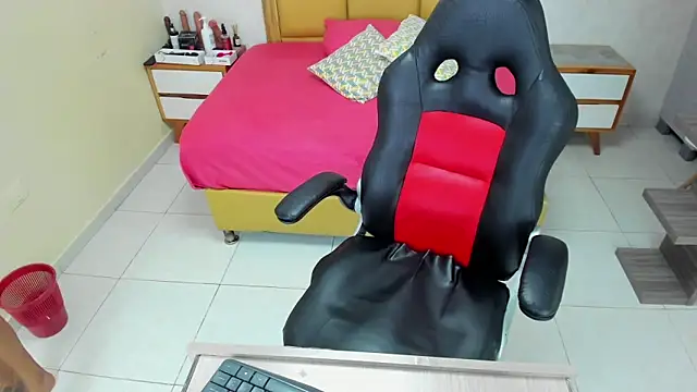 MILEY JOAS2 online show from October 2025 12:28:01 PM