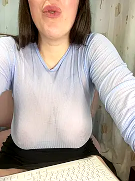 Snapshot of MommmyYummy chatting on December 2024 04:06:01 PM MommmyYummy online show from December 2024 04:06:01 PM