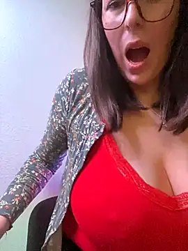 Snapshot of MommmyYummy chatting on December 2024 10:46:02 AM MommmyYummy online show from December 2024 10:46:02 AM