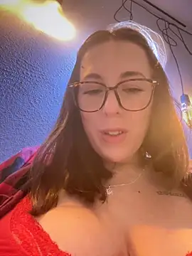 Snapshot of MommmyYummy chatting on December 2024 08:00:01 AM MommmyYummy online show from December 2024 08:00:01 AM