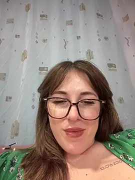 Snapshot of MommmyYummy chatting on December 2024 06:12:01 PM MommmyYummy online show from December 2024 06:12:01 PM