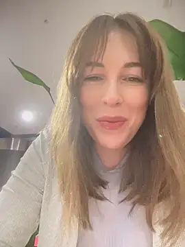 Snapshot of MommmyYummy chatting on December 2024 02:10:01 PM MommmyYummy online show from December 2024 02:10:01 PM