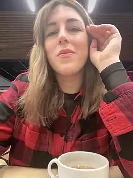 Snapshot of MommmyYummy chatting on December 2024 11:50:02 AM MommmyYummy online show from December 2024 11:50:02 AM