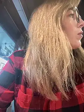 Snapshot of MommmyYummy chatting on January 2025 08:47:02 AM MommmyYummy online show from January 2025 08:47:02 AM