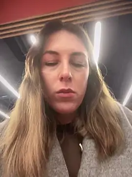 Snapshot of MommmyYummy chatting on January 2025 10:44:01 AM MommmyYummy online show from January 2025 10:44:01 AM