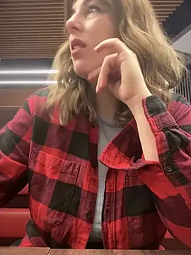 Snapshot of MommmyYummy chatting on January 2025 01:16:02 PM MommmyYummy online show from January 2025 01:16:02 PM