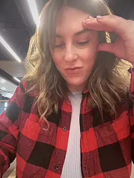 Snapshot of MommmyYummy chatting on February 2025 11:27:02 AM MommmyYummy online show from February 2025 11:27:02 AM