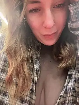 Snapshot of MommmyYummy chatting on February 2025 04:58:02 PM MommmyYummy online show from February 2025 04:58:02 PM