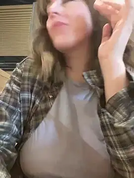 Snapshot of MommmyYummy chatting on February 2025 01:11:02 PM MommmyYummy online show from February 2025 01:11:02 PM