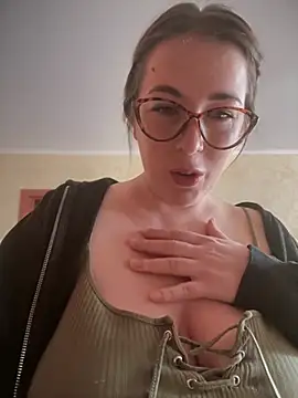 Snapshot of MommmyYummy chatting on March 2025 09:14:01 AM MommmyYummy online show from March 2025 09:14:01 AM