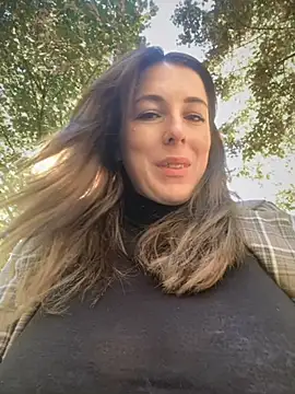 Snapshot of MommmyYummy chatting on September 2025 09:35:02 AM MommmyYummy online show from September 2025 09:35:02 AM