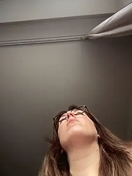 Snapshot of MommmyYummy chatting on September 2025 11:48:01 AM MommmyYummy online show from September 2025 11:48:01 AM