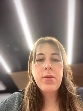 Snapshot of MommmyYummy chatting on October 2025 01:01:01 PM MommmyYummy online show from October 2025 01:01:01 PM