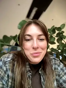 Snapshot of MommmyYummy chatting on October 2025 12:49:02 PM MommmyYummy online show from October 2025 12:49:02 PM