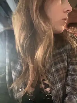 Snapshot of MommmyYummy chatting on November 2025 12:15:01 PM MommmyYummy online show from November 2025 12:15:01 PM