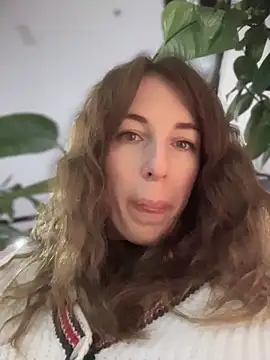 Snapshot of MommmyYummy chatting on November 2025 02:24:02 PM MommmyYummy online show from November 2025 02:24:02 PM