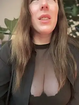 Snapshot of MommmyYummy chatting on December 2025 11:25:02 AM MommmyYummy online show from December 2025 11:25:02 AM