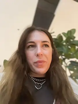 Snapshot of MommmyYummy chatting on February 2026 12:58:02 PM MommmyYummy online show from February 2026 12:58:02 PM