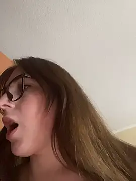 Snapshot of MommmyYummy chatting on February 2026 10:47:02 AM MommmyYummy online show from February 2026 10:47:02 AM