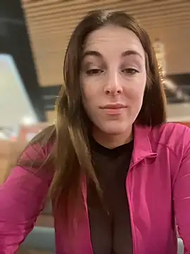 Snapshot of MommmyYummy chatting on February 2026 09:53:01 AM MommmyYummy online show from February 2026 09:53:01 AM