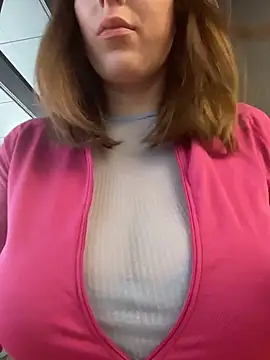 Snapshot of MommmyYummy chatting on March 2026 11:49:01 AM MommmyYummy online show from March 2026 11:49:01 AM