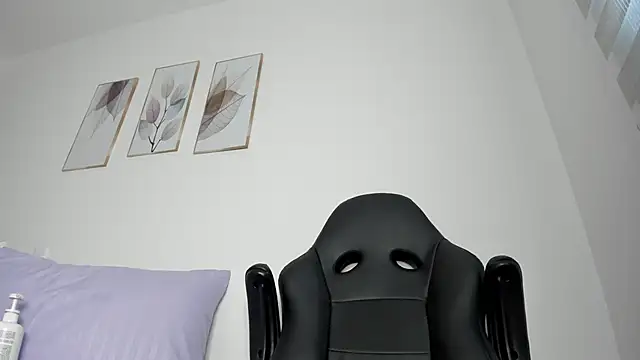 Snapshot of _Molly_rosse_ chatting on May 2026 12:01:01 PM Molly rosse online show from May 2026 12:01:01 PM
