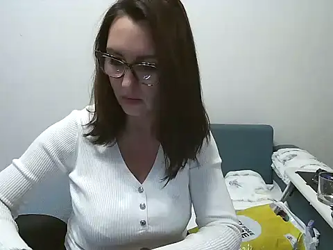 Ulyana72882 online show from December 2024 09:28:02 PM