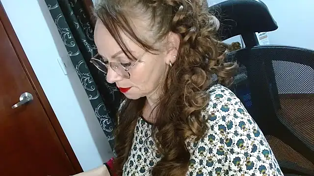 asleycavta online show from November 2025 03:34:02 PM