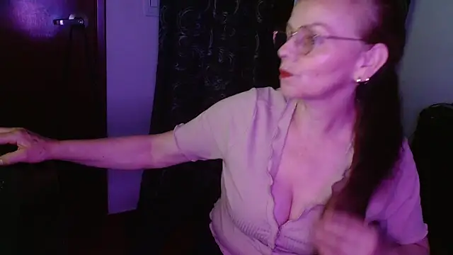 Snapshot of asleycavta chatting on April 2026 11:29:02 PM asleycavta online show from April 2026 11:29:02 PM